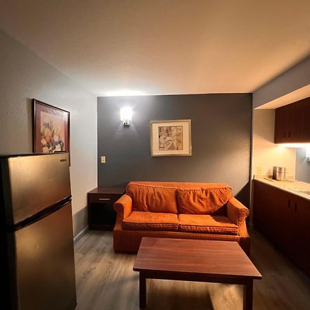 Blisspoint Inn & Suites, Northwood Buitenkant foto