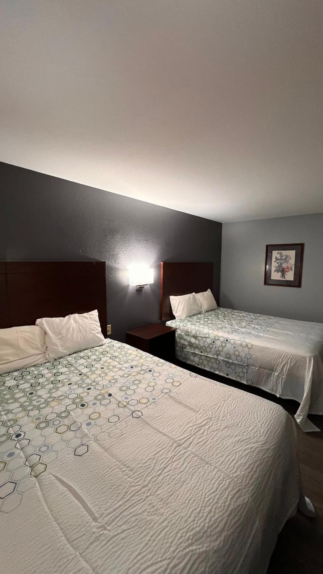 Blisspoint Inn & Suites, Northwood Buitenkant foto