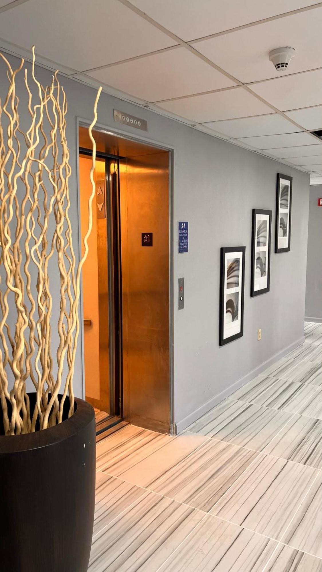 Blisspoint Inn & Suites, Northwood Buitenkant foto