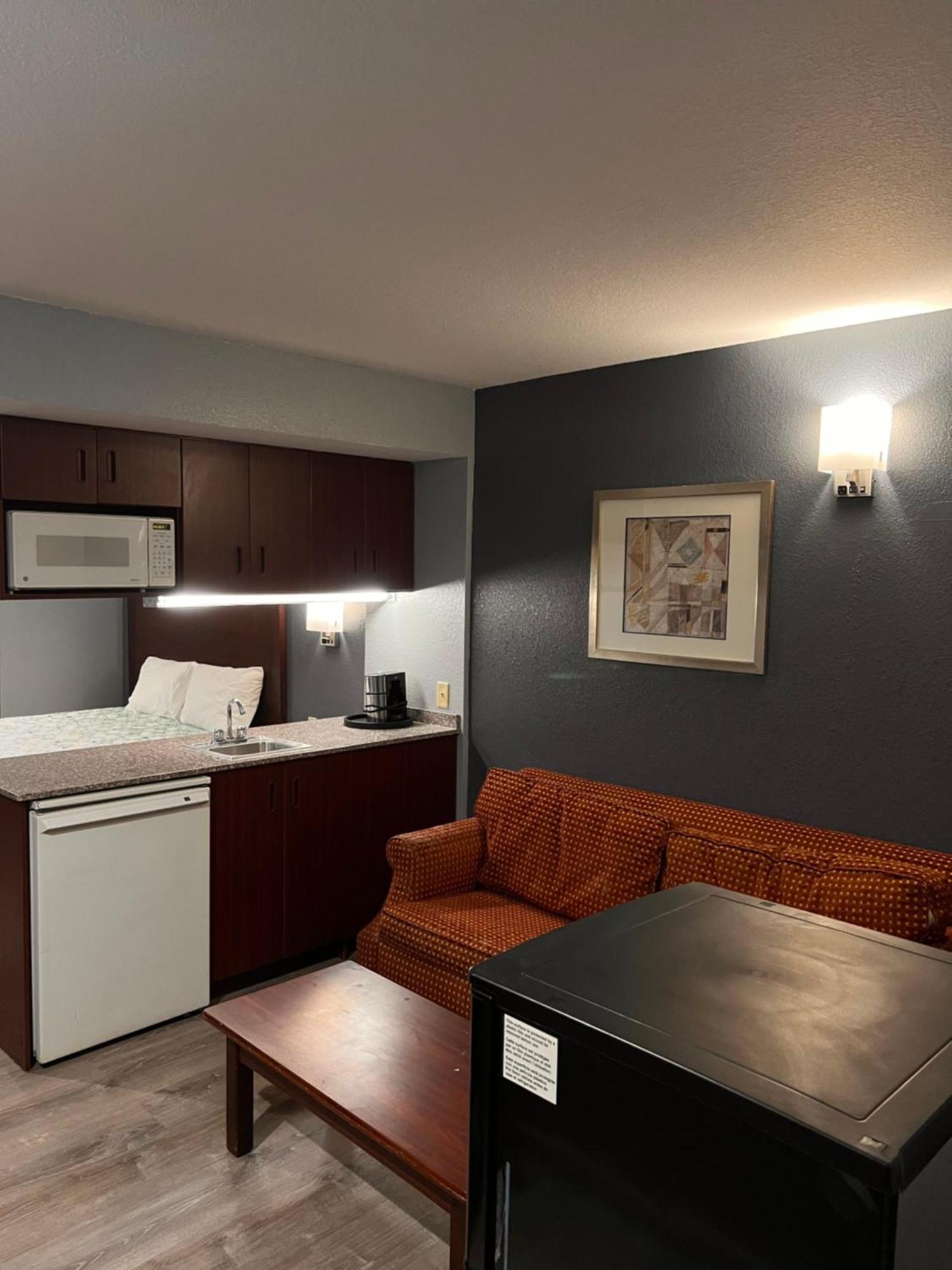 Blisspoint Inn & Suites, Northwood Buitenkant foto