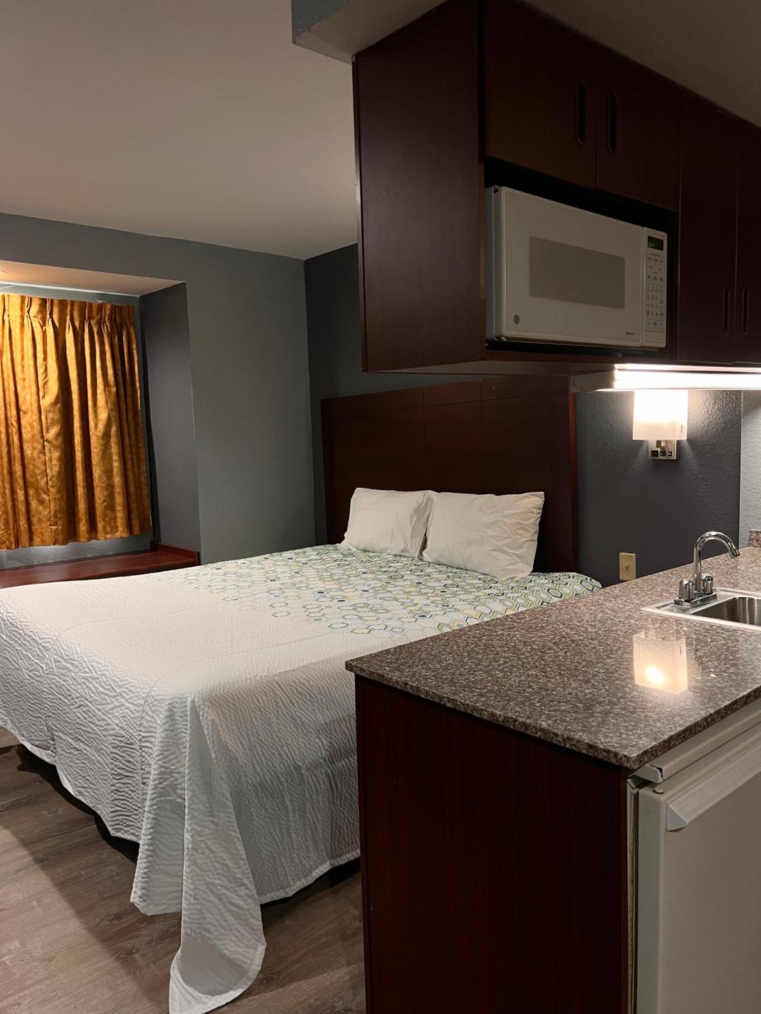 Blisspoint Inn & Suites, Northwood Buitenkant foto