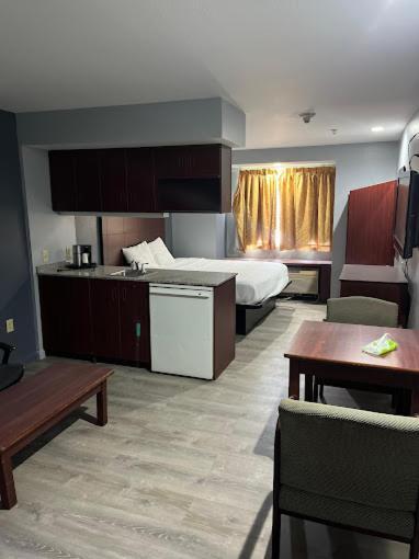Blisspoint Inn & Suites, Northwood Buitenkant foto